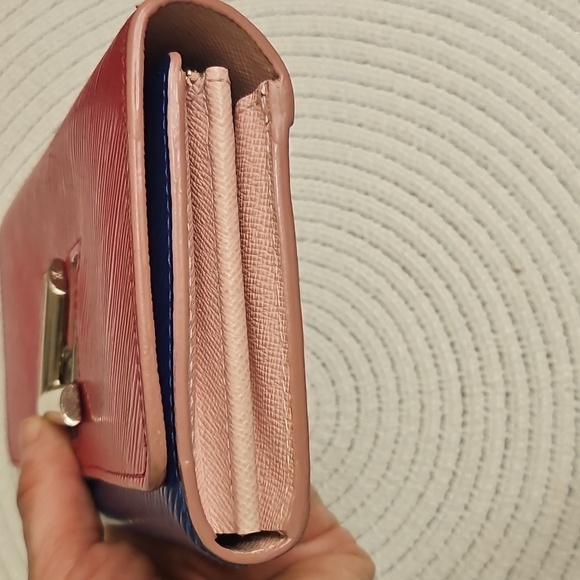 Louis Vuitton Pink and Blue Twist Lock Leather Wallet - Picture 4 of 10